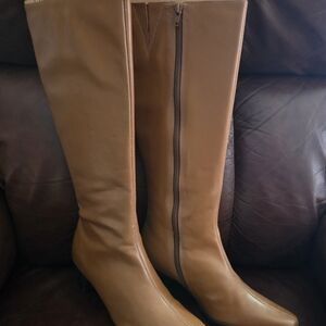 Chic Tan Leather Heeled Boots